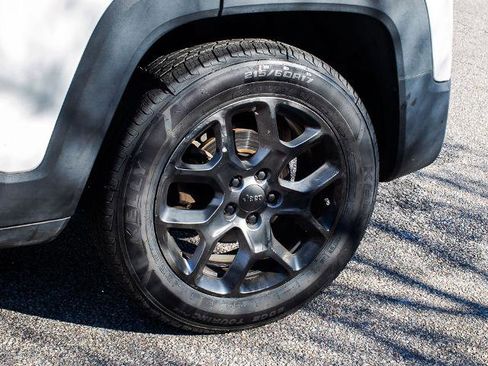 Used 2018 Jeep Renegade Latitude w/ Popular Equipment Group image 6