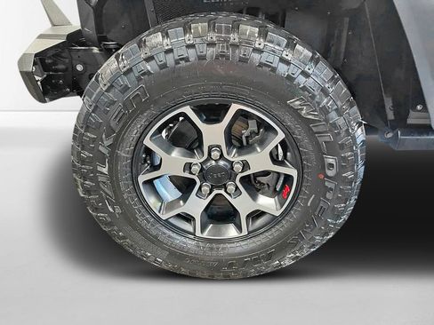 Used 2021 Jeep Wrangler Unlimited Rubicon w/ Cold Weather Group AWD/4WD image 16