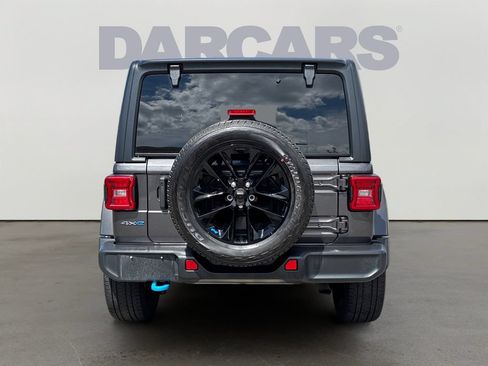Used 2022 Jeep Wrangler Unlimited Sahara w/ Cold Weather Group AWD/4WD image 6