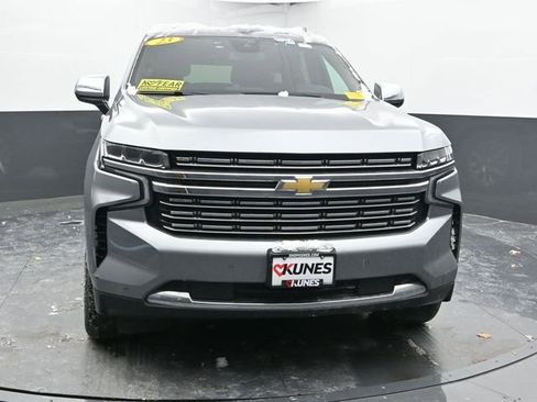 Used 2023 Chevrolet Suburban Premier image 4
