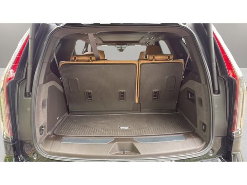 Certified 2023 Cadillac Escalade Sport w/ LPO, ONYX Package AWD/4WD image 25