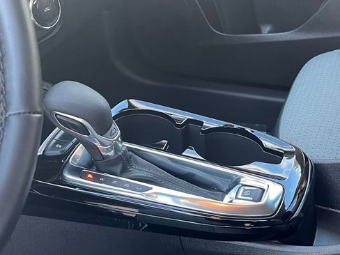 Used 2025 Chevrolet Trax LT w/ LT Convenience Package image 42