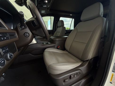 Used 2022 Chevrolet Tahoe Z71 w/ Luxury Package AWD/4WD image 6