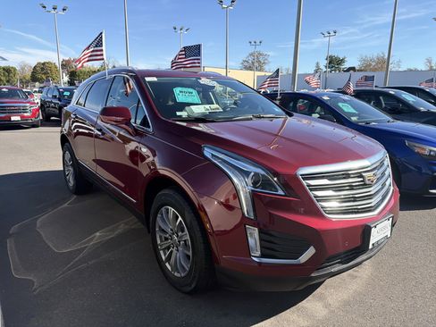 Used 2018 Cadillac XT5 Luxury w/ Driver Awareness Package image 3