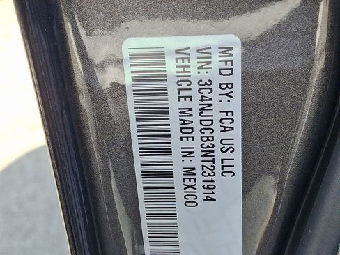 Certified 2022 Jeep Compass Limited image 28