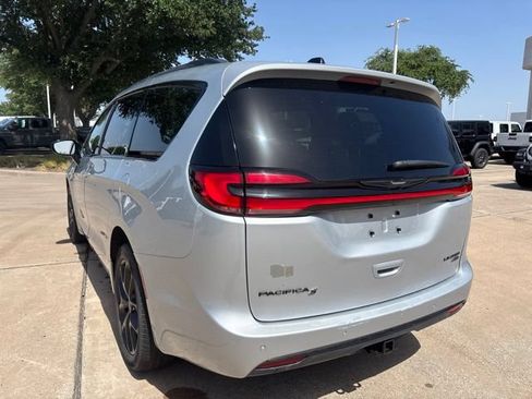 Used 2023 Chrysler Pacifica Limited w/ S Appearance Package AWD/4WD image 7