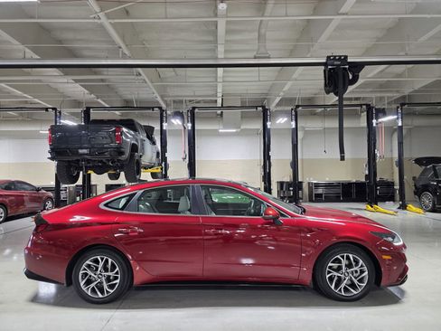 Certified 2023 Hyundai Sonata SEL w/ Convenience Package image 8