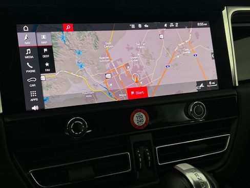 Used 2022 Porsche Macan image 18