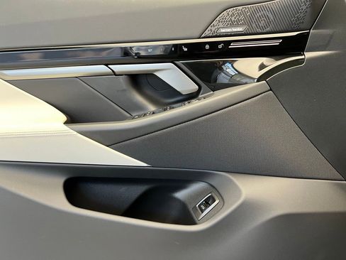 Certified 2025 BMW 530i w/ Premium Package image 20