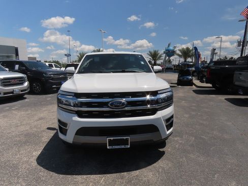 Used 2024 Ford Expedition Limited AWD/4WD image 5