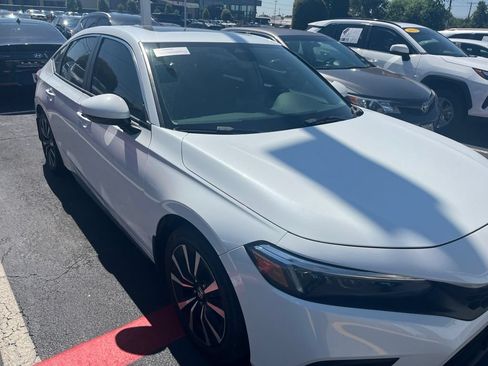 Used 2024 Honda Civic EX-L image 3