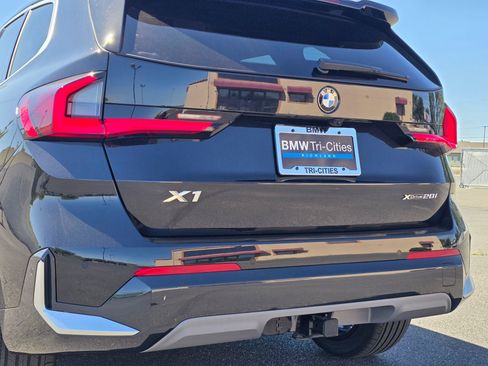 New 2026 BMW X1 xDrive28i w/ Technology Package AWD/4WD image 7