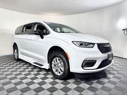 Used 2024 Chrysler Pacifica Touring-L