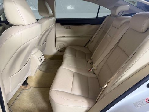 Used 2013 Lexus ES 350 w/ Luxury Pkg FWD image 24