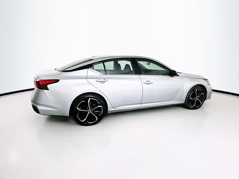 Used 2024 Nissan Altima 2.5 SR image 10