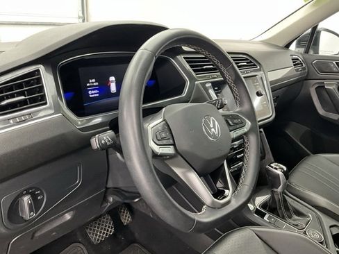 Used 2022 Volkswagen Tiguan SE image 17