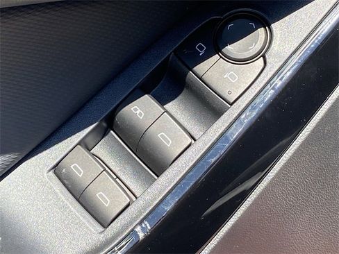 New 2026 Chevrolet Equinox LT w/ Convenience Package II image 21