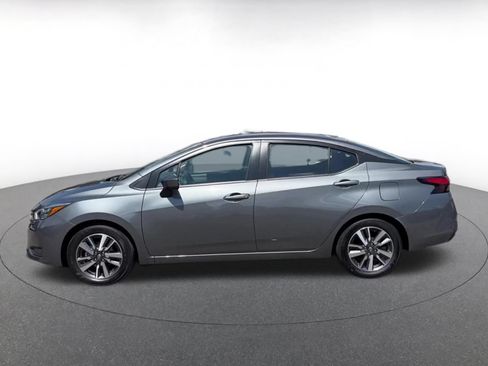 Used 2025 Nissan Versa SV FWD image 9
