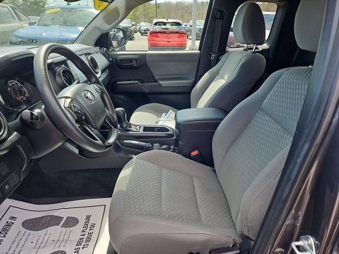 Used 2022 Toyota Tacoma SR AWD/4WD image 25