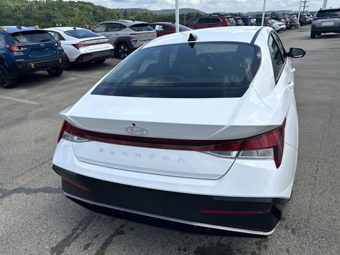 Used 2025 Hyundai Elantra SE FWD image 5