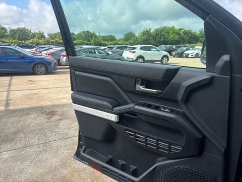 Used 2024 Toyota Tacoma TRD Off-Road AWD/4WD image 18