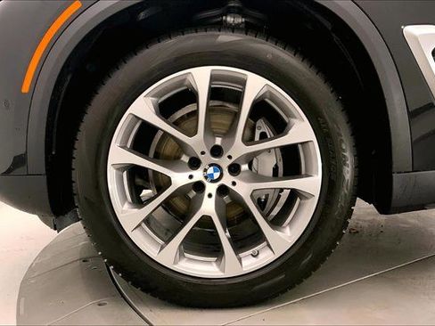 New 2026 BMW X5 xDrive40i w/ Climate Comfort Package image 9