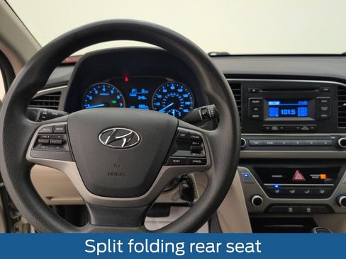 Used 2017 Hyundai Elantra SE FWD image 19