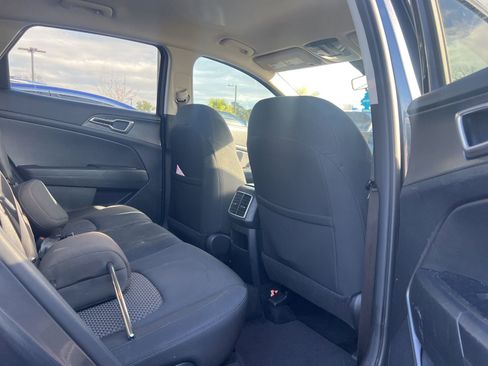 Used 2023 Kia Sportage LX image 7