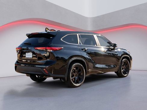 Used 2023 Toyota Highlander LE image 4