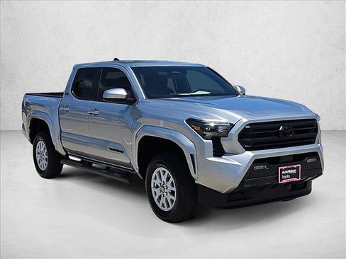 Used 2025 Toyota Tacoma SR5 AWD/4WD image 3