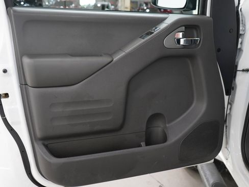 Used 2019 Nissan Frontier SV AWD/4WD image 13