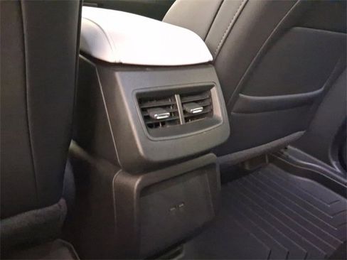 Used 2025 Chevrolet Equinox EV LT w/ Convenience Package image 19