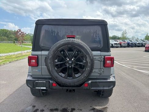 Used 2021 Jeep Wrangler Unlimited Sahara w/ Cold Weather Group AWD/4WD image 9