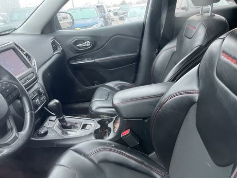 Used 2019 Jeep Cherokee Trailhawk w/ Cold Weather Group image 27