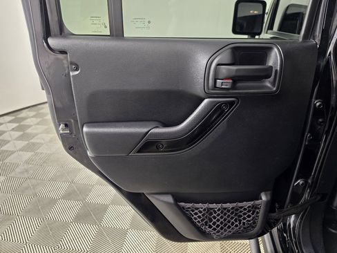 Used 2017 Jeep Wrangler Unlimited Sahara AWD/4WD image 26
