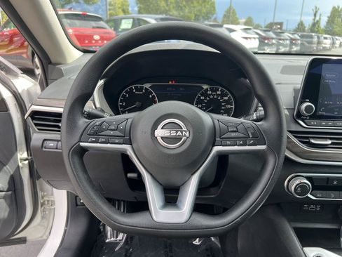 Used 2025 Nissan Altima 2.5 SV AWD/4WD image 33