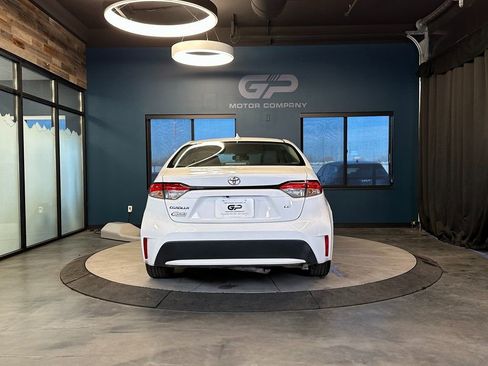 Used 2022 Toyota Corolla LE image 4