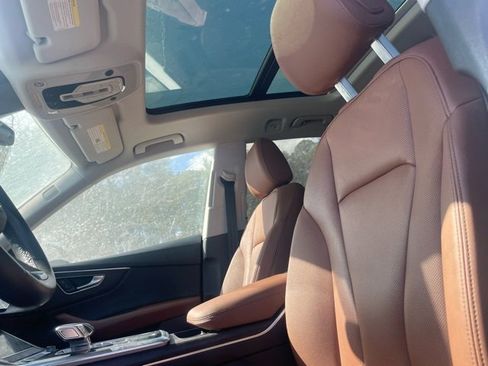 Used 2022 Audi Q8 Premium Plus w/ Premium Plus Package image 3