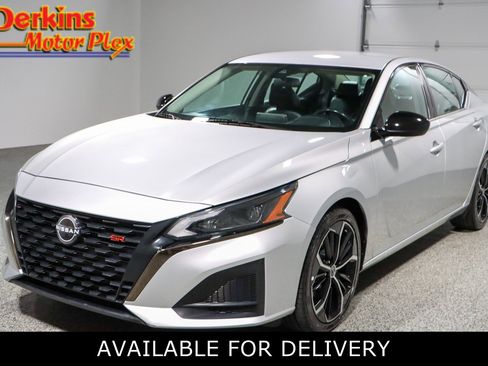 Used 2023 Nissan Altima 2.5 SR image 1