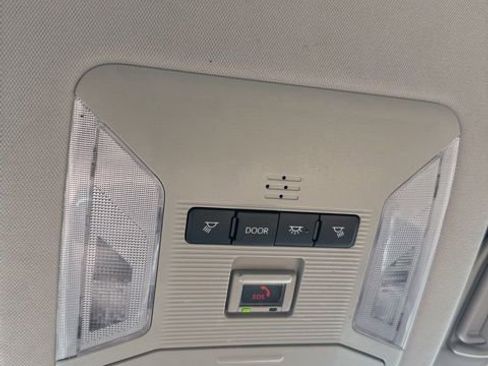 Used 2025 Toyota RAV4 XLE FWD image 27