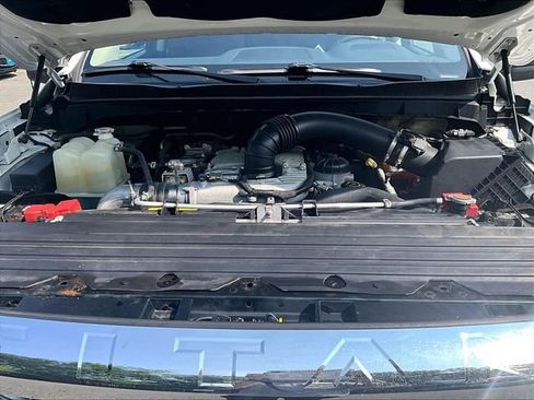 Used 2019 Nissan Titan SV w/ SV Convenience Package AWD/4WD image 10
