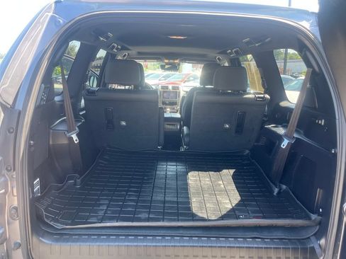 Used 2021 Lexus GX 460 Premium w/ Accessory Package AWD/4WD image 21
