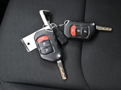 Used 2022 Jeep Wrangler Unlimited Sahara AWD/4WD image 30