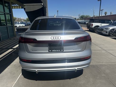 Used 2023 Audi e-tron Premium Plus w/ Premium Plus Package AWD/4WD image 11