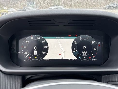 New 2025 Land Rover Discovery Dynamic SE image 17