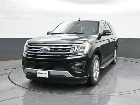 Used 2018 Ford Expedition XLT w/ Equipment Group 202A RWD image 26