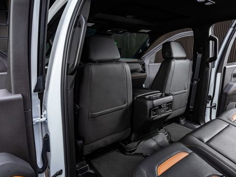 Used 2025 GMC Sierra 1500 AT4 w/ AT4 Premium Package AWD/4WD image 32