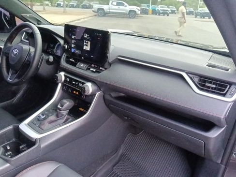 Used 2025 Toyota RAV4 XSE w/ Weather Package AWD/4WD image 33