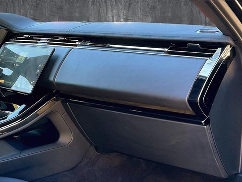 Used 2025 Land Rover Range Rover Sport image 25