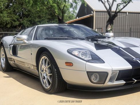 Used 2005 Ford GT RWD image 47